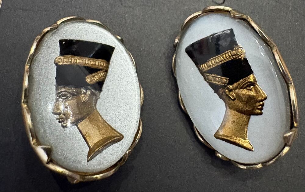 Vintage QUEEN NEFERTITI INTAGLIO ESSEX GLASS CAMEO EGYPTIAN Clip On EARRINGS!